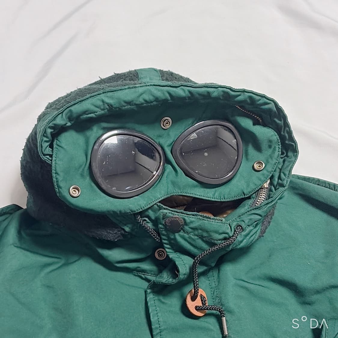 CP컴퍼니 고글 후드 그린 야상 자켓 상품이미지3