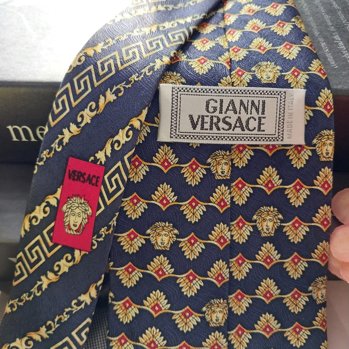 베르사체 실크 네이비&골드 메두사 넥타이 9.5cm A+등급 K1375
 상품이미지5
