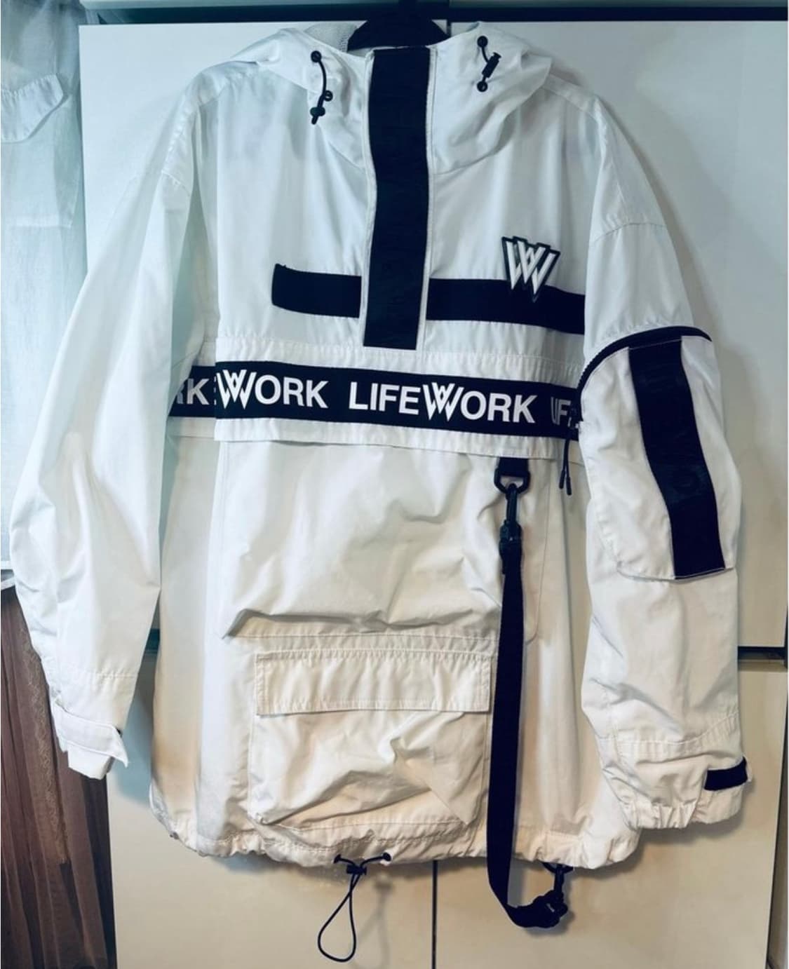 라이프워크 화이트 바람막이 점퍼 상품이미지1
