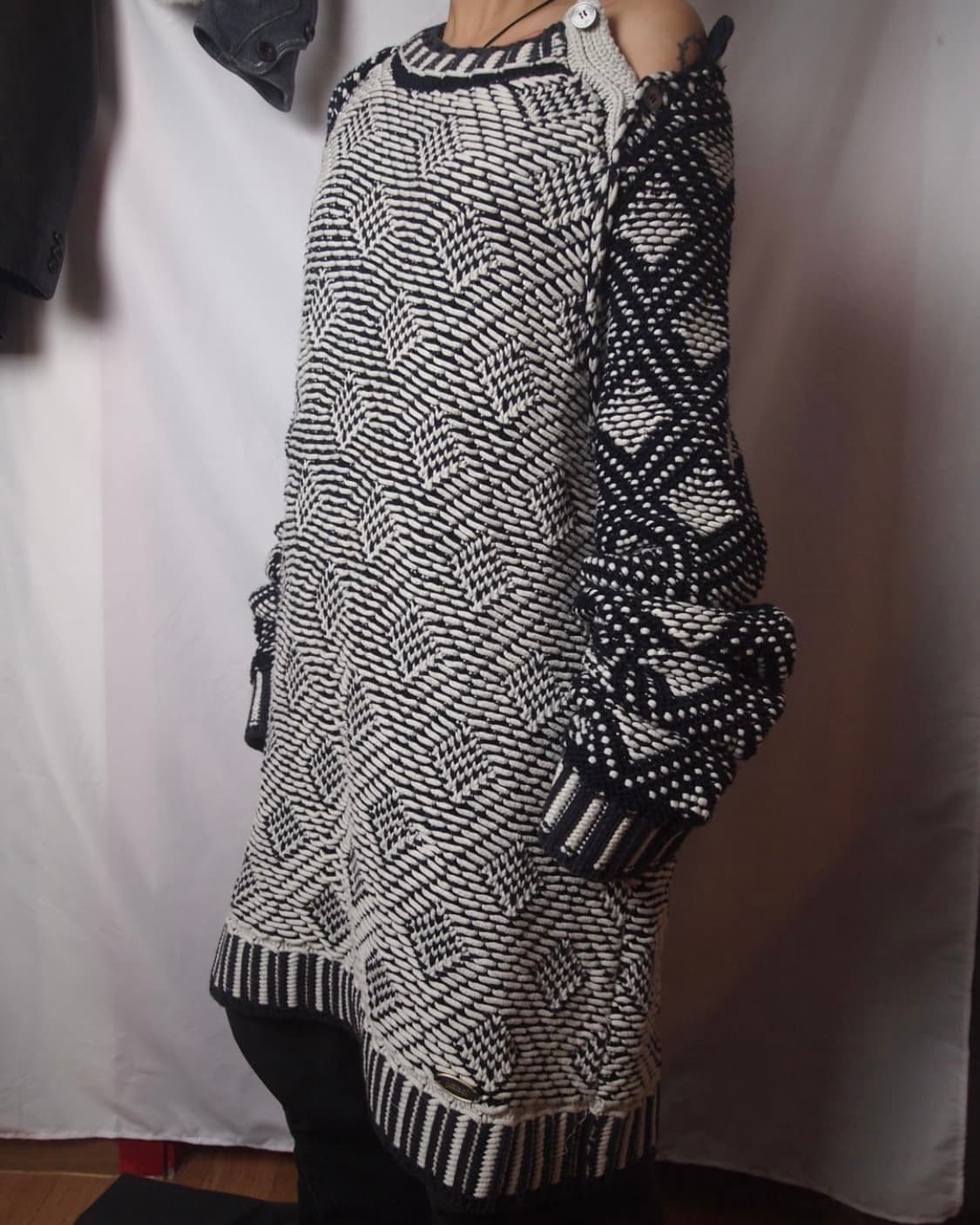 저스트 카발리 숄더 버튼 슬릿 헤비 니트 상품이미지4