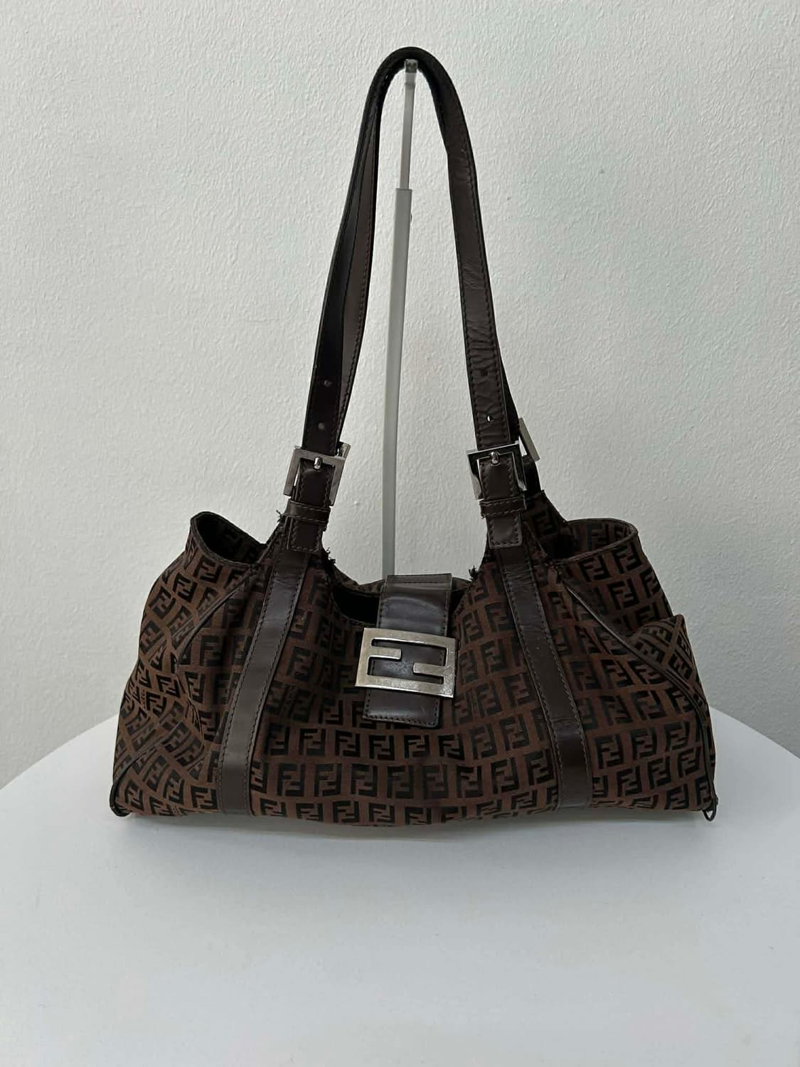 펜디 주카 FF 버클 호보백 숄더 겸 토트 상품이미지1