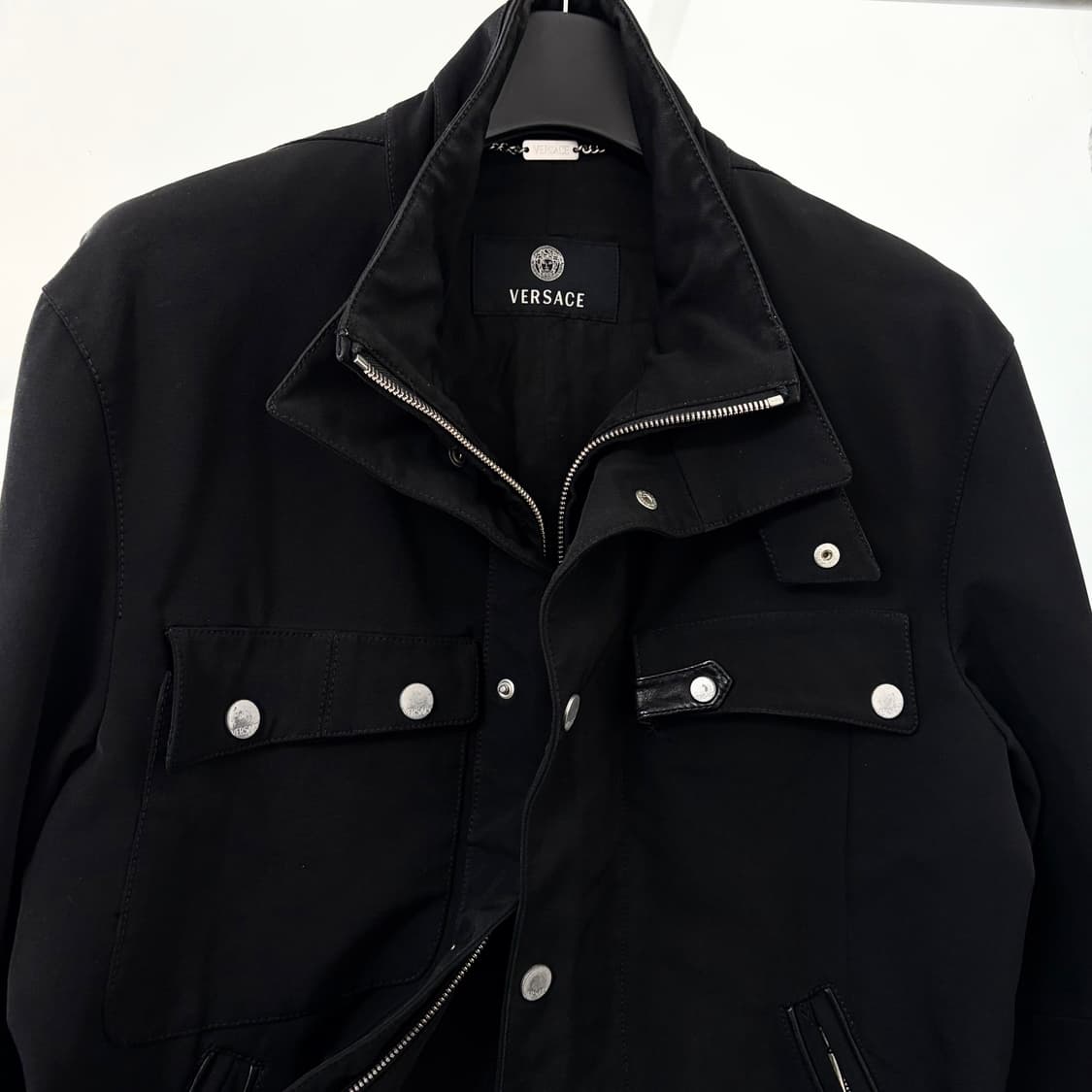 베르사체 투웨이 하이넥 자켓 상품이미지6