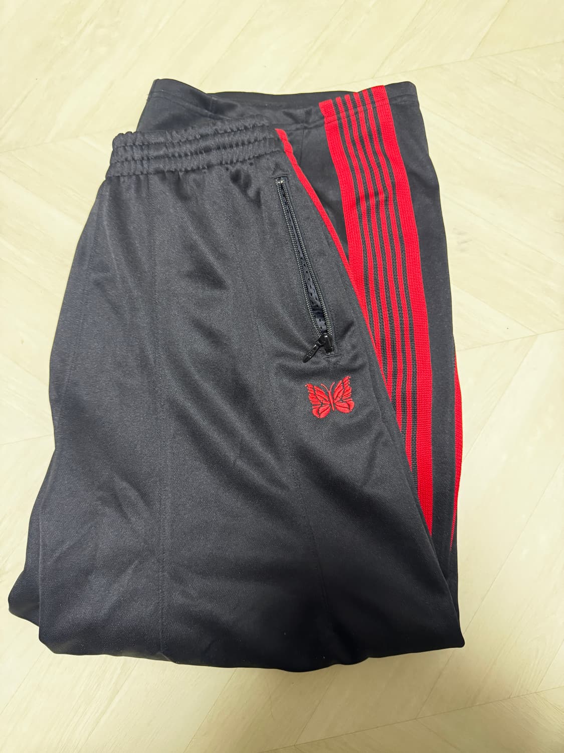 니들스 x LHP H.D. 트랙 팬츠 폴리 스무스 블랙 레드 상품이미지4