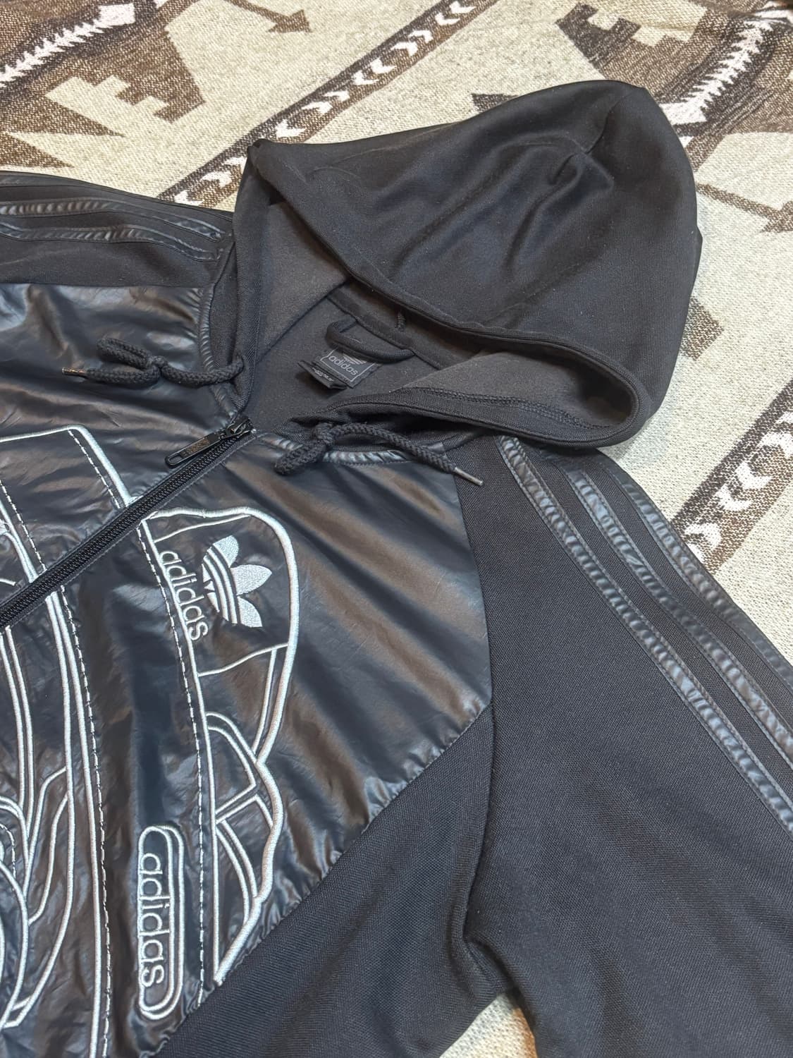 아디다스 자수 디테일 후드집업 상품이미지3