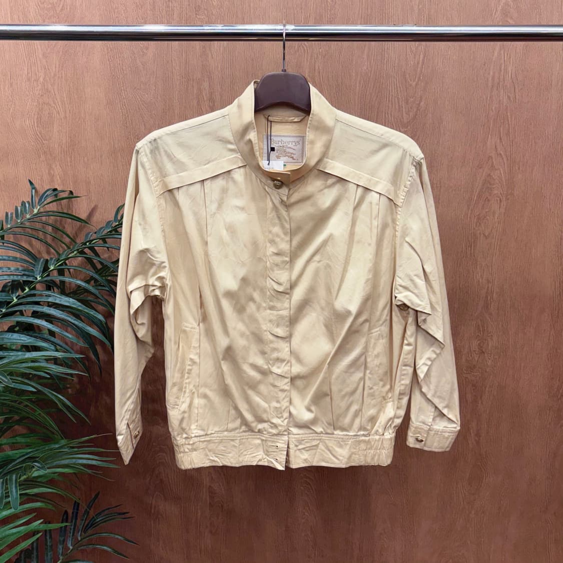 버버리 하이넥 블루종 자켓 숄더 요크 디테일 루즈핏 베이지 상품이미지1