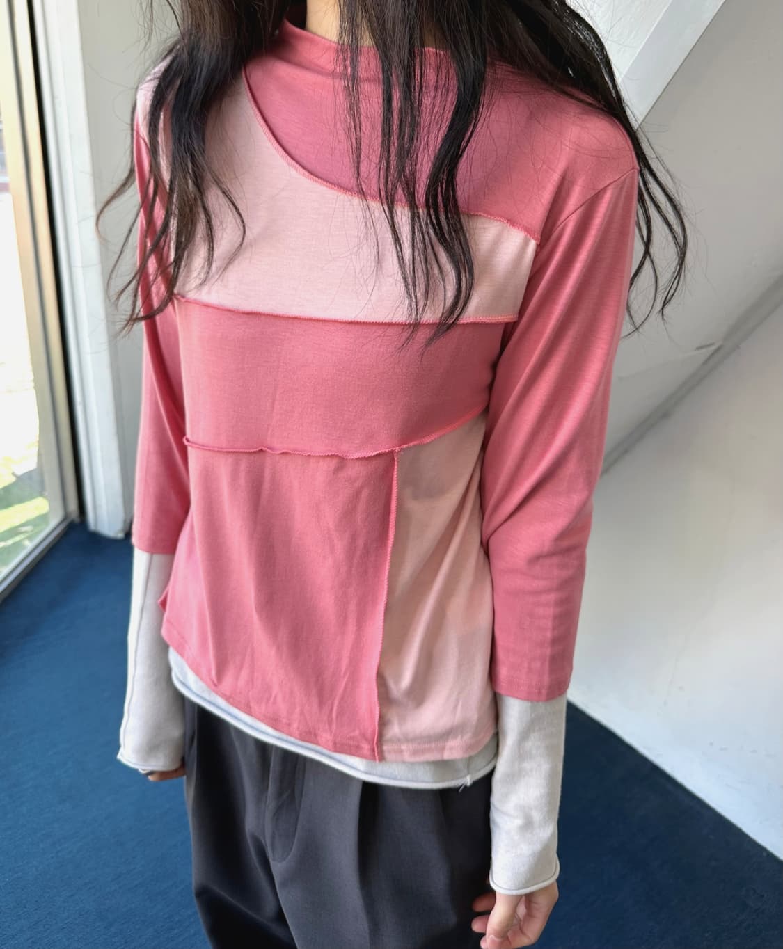 High gauge fabric panel mock neck top 상품이미지3