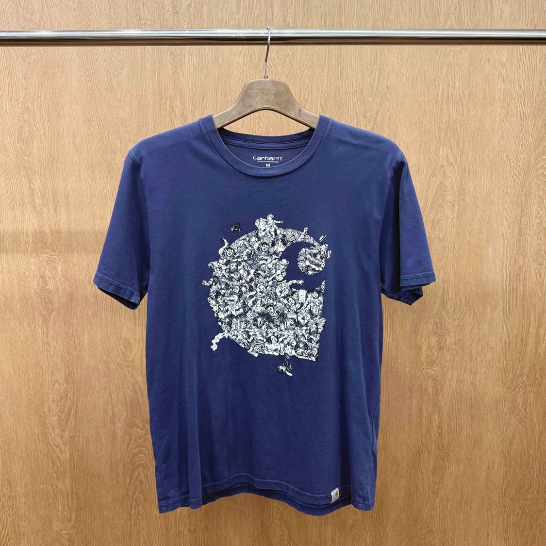 칼하트 그래픽 프린팅 반팔 티셔츠 빅로고 아트워크 디테일 네이비 상품이미지2
