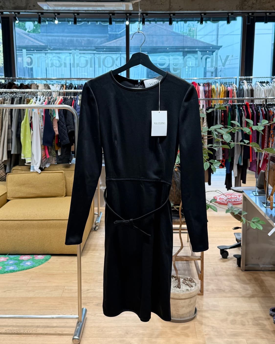 발렌티노 블랙 벨티드 미디 원피스  상품이미지1