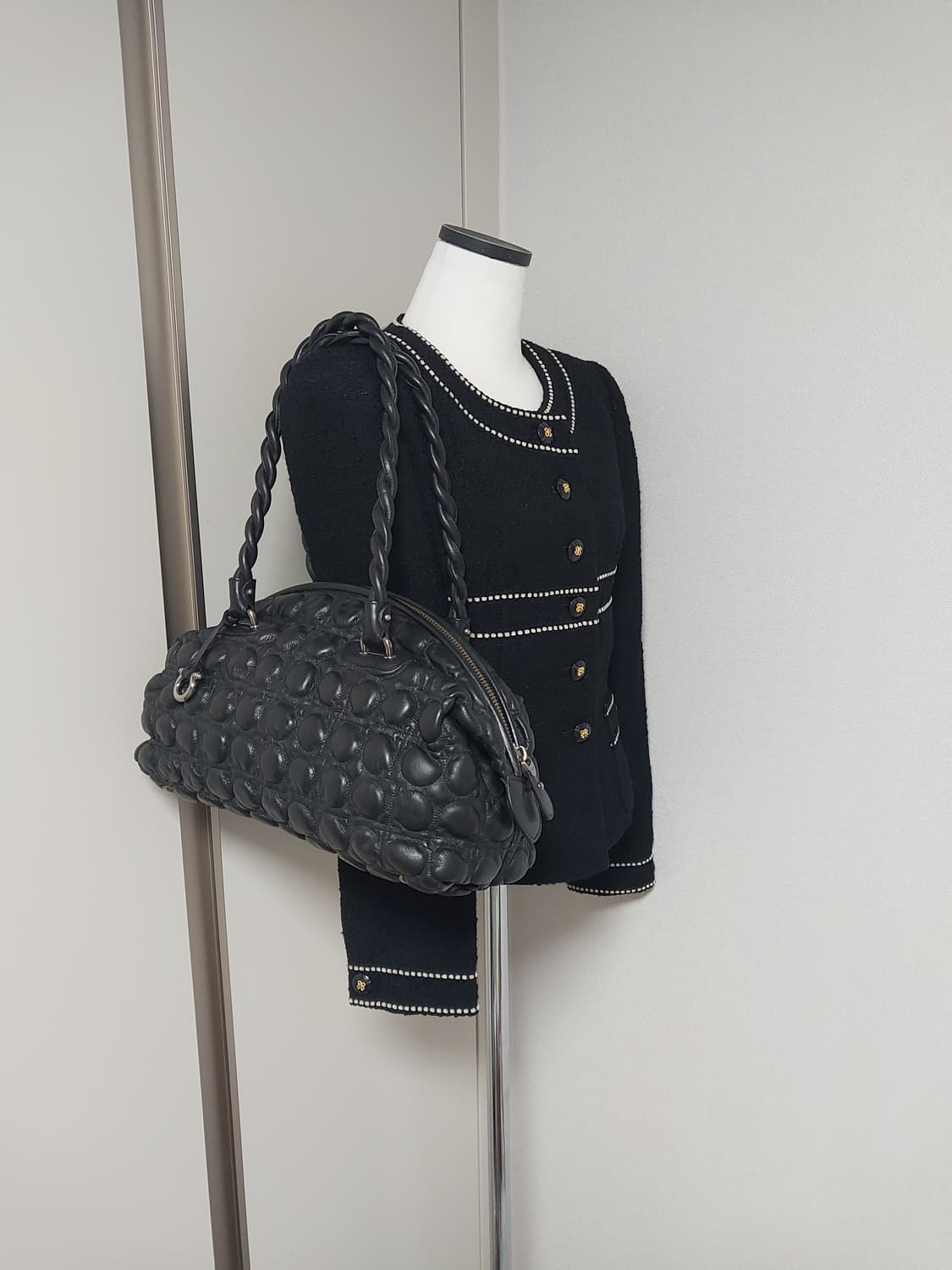 정품 페라가모 퀼팅 레더 숄더백 상품이미지1