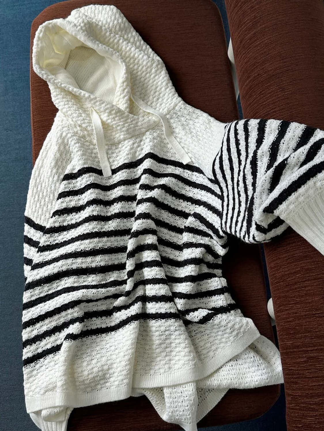 BIG silhouette loose knit hooded P/O 상품이미지1