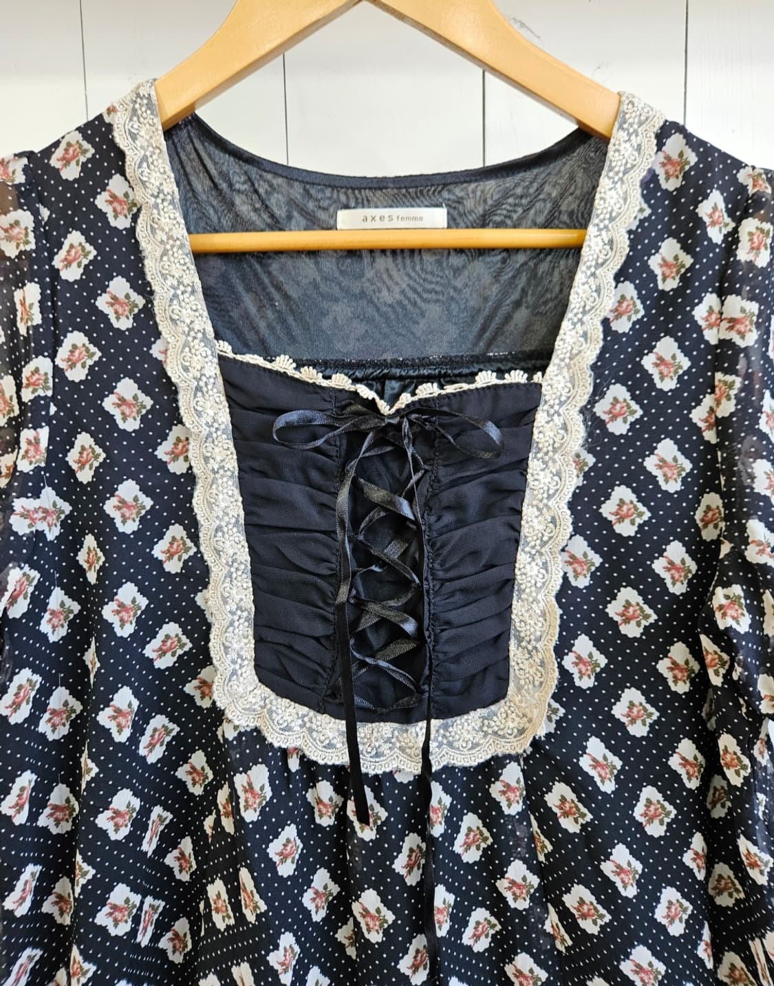 axes femme(엑시즈팜) 플라워 블랙도트 언발란스 쉬폰 원피스 상품이미지4
