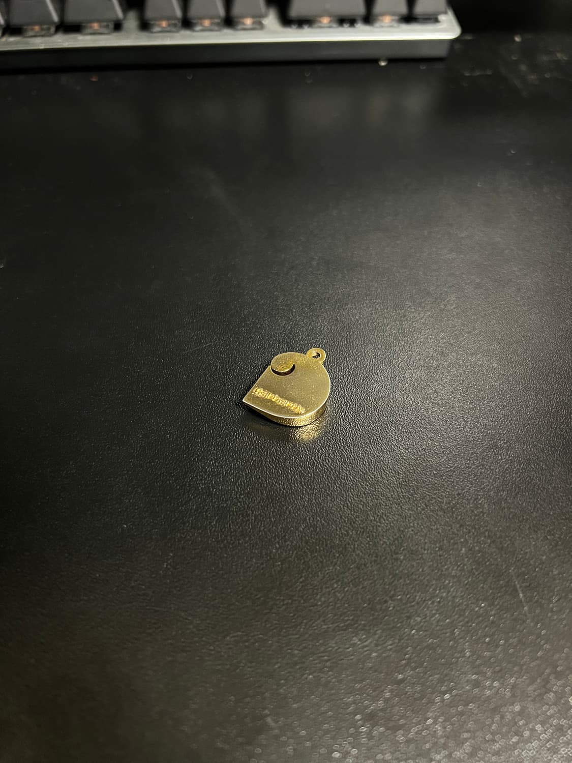 칼하트 WIP 골드 펜던트 키링 목걸이 상품이미지2