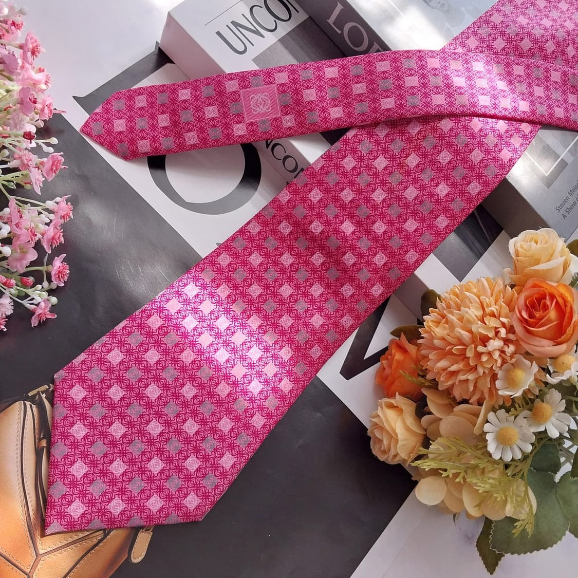 로에베 실크 핑크 패턴 넥타이 9.8cm A+~A등급 K2508
 상품이미지3