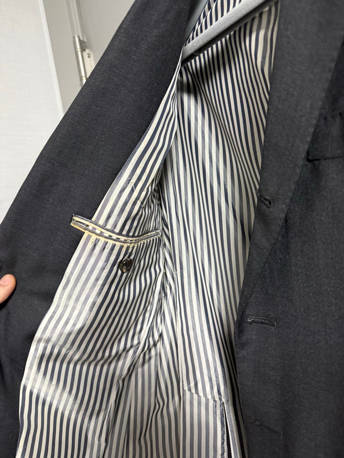 톰브라운 하이암홀 다크그레이 수트 2사이즈 상품이미지7