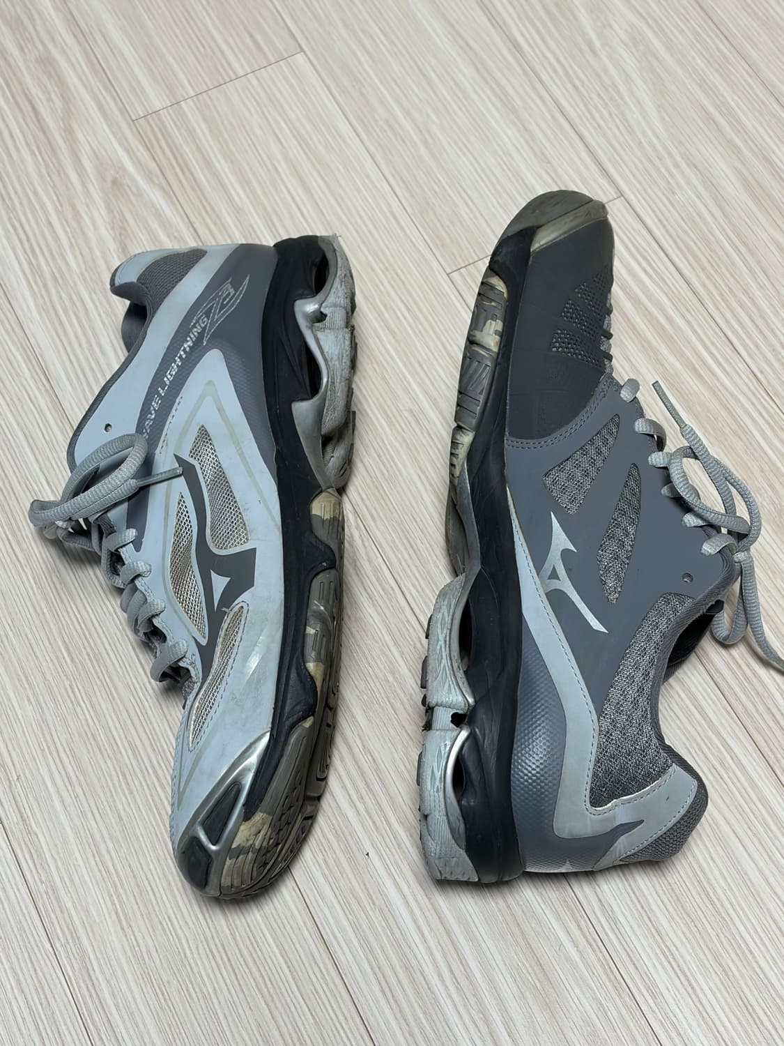 미즈노 웨이브 라이트닝 z3 그레이 상품이미지4