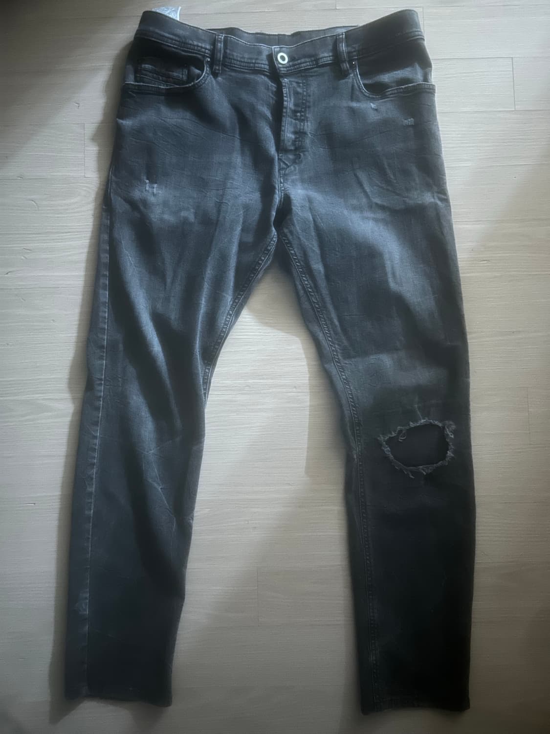 디젤 슬림핏 디스트로이드 블랙 워싱진 상품이미지1