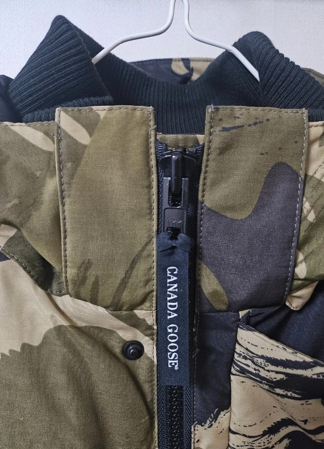 캐나다구스 남성 카모 패딩L 상품이미지4