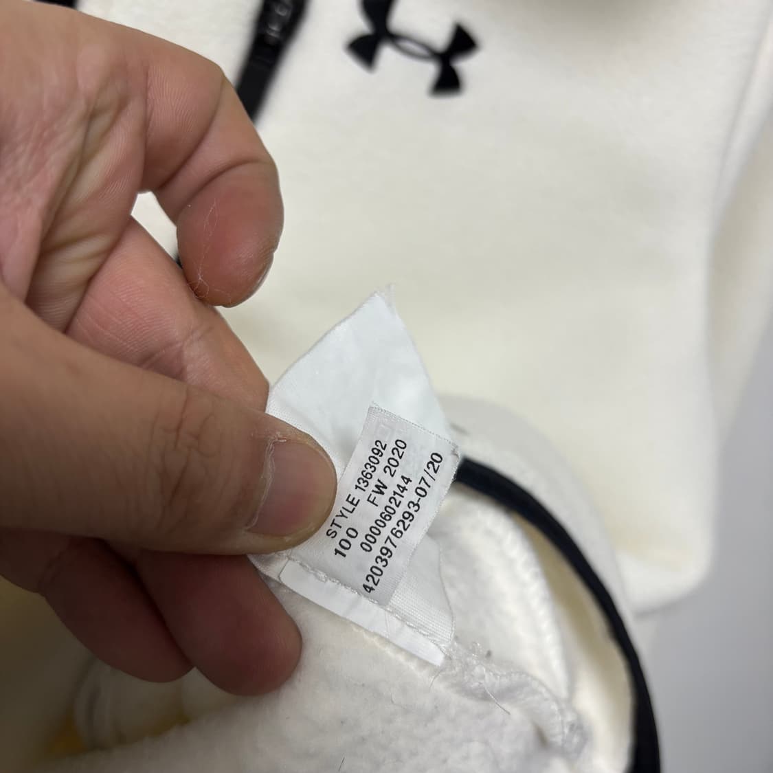 언더아머 화이트 후리스 후드집업 상품이미지5