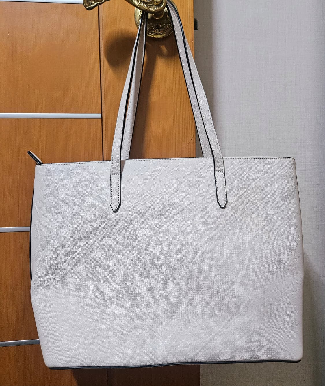 라템(LATEM) 아이보리 토트백 / 실사용 1회 / 수납 넉넉 상품이미지3