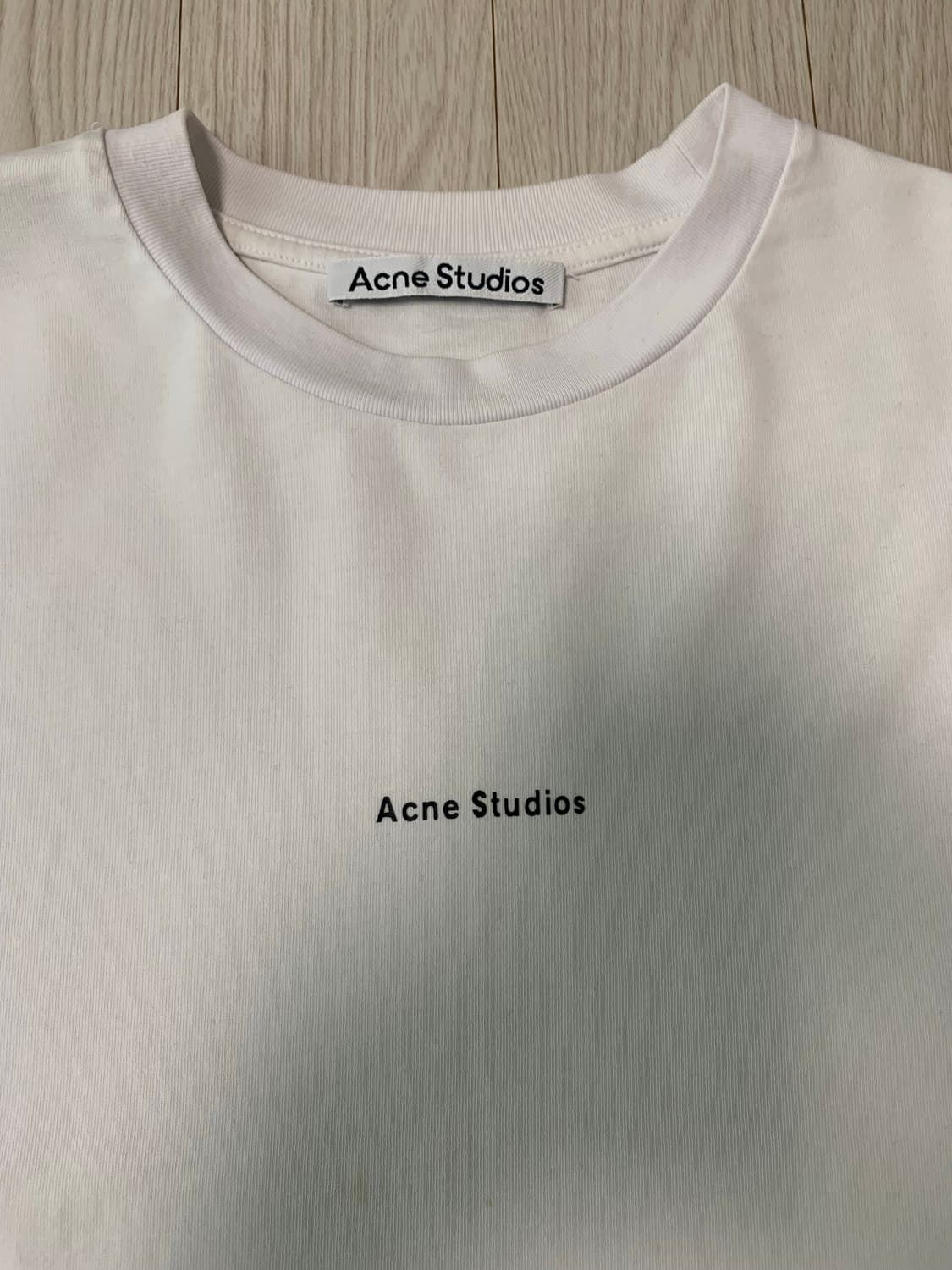아크네 스튜디오 화이트 반팔 티셔츠 상품이미지2