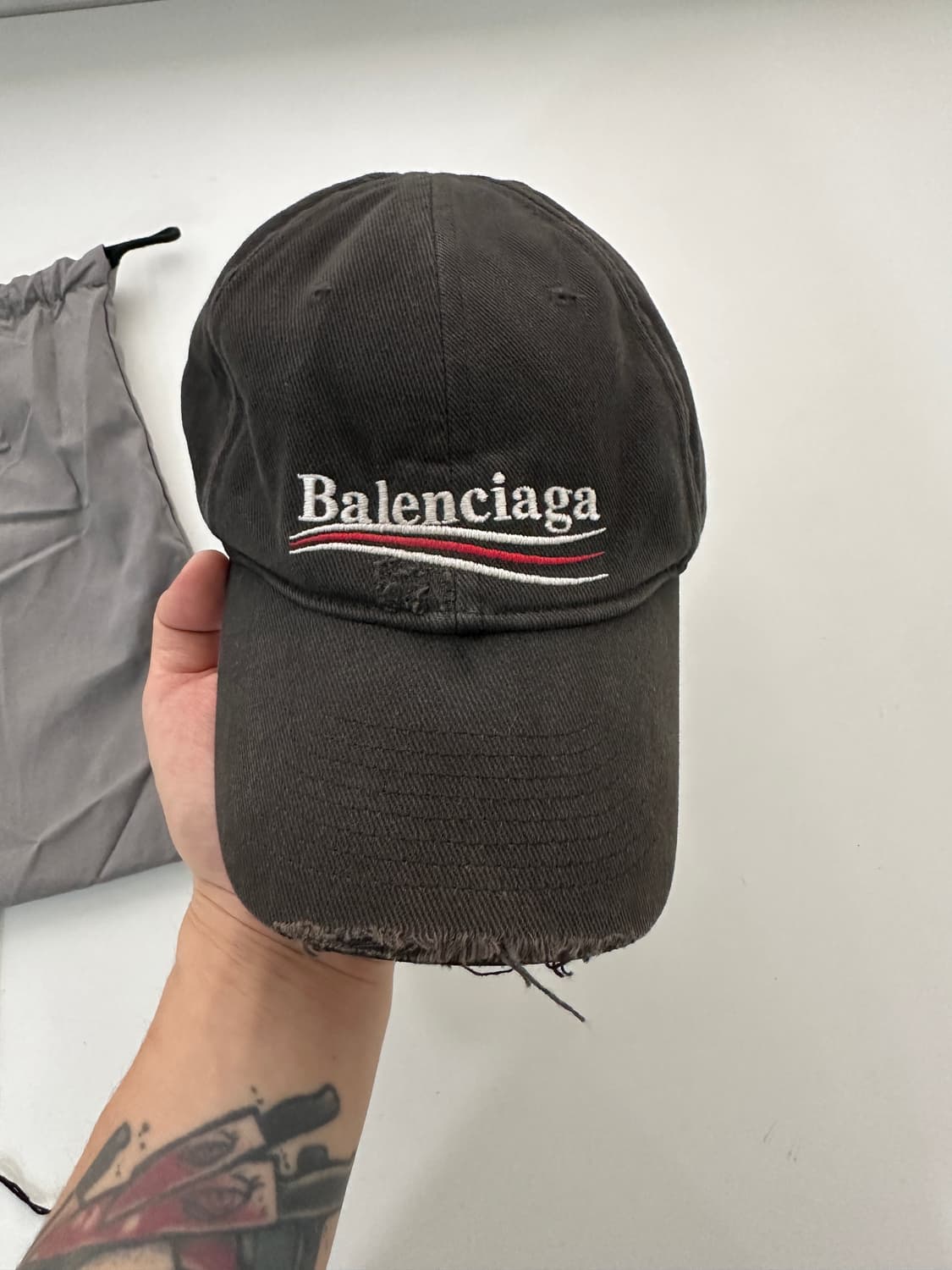 발렌시아가 폴리티컬 캠페인 디스트로이드 캡 상품이미지2