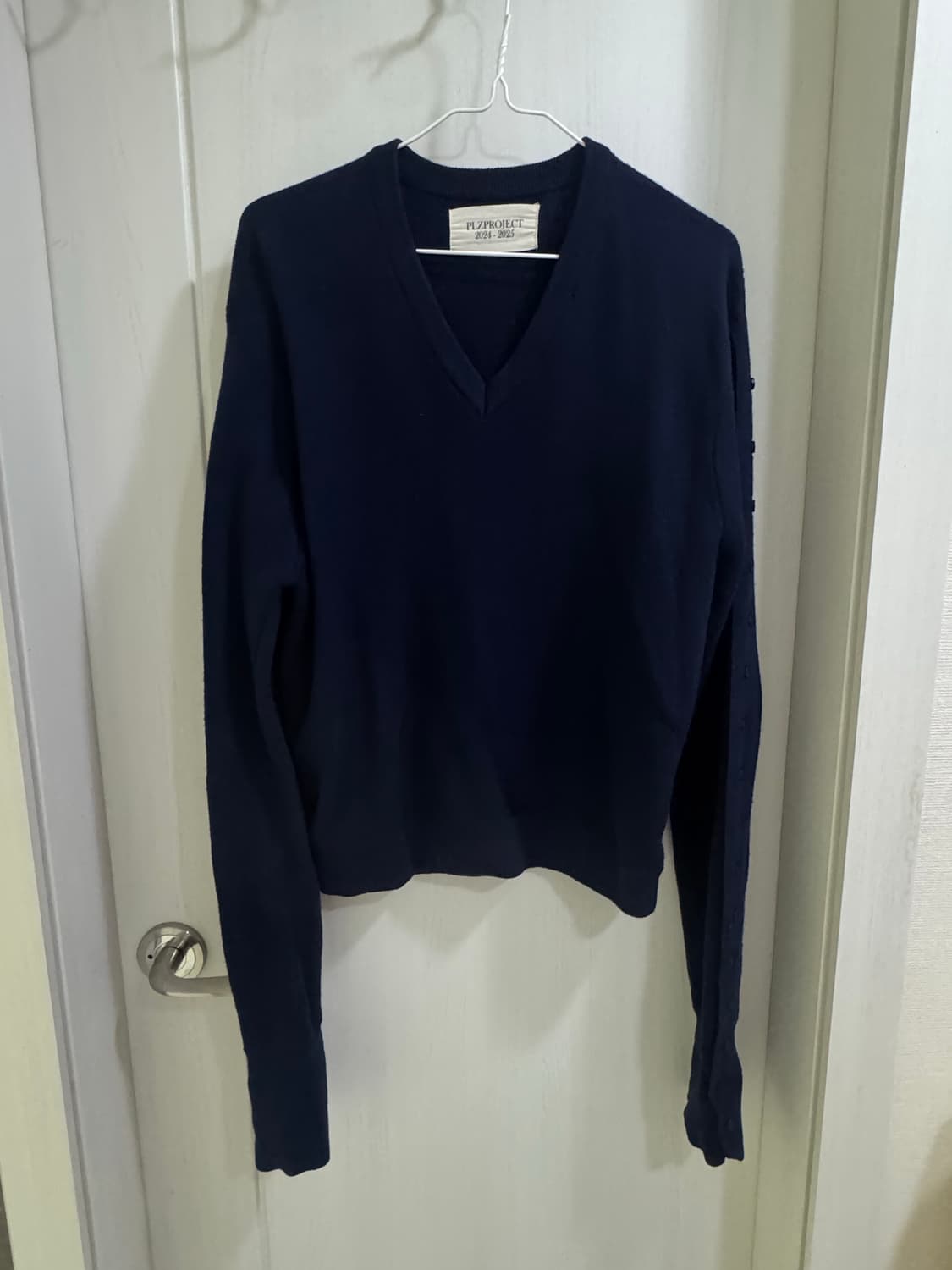 플리즈프로젝트 버튼 브이넥 니트 네이비 상품이미지7