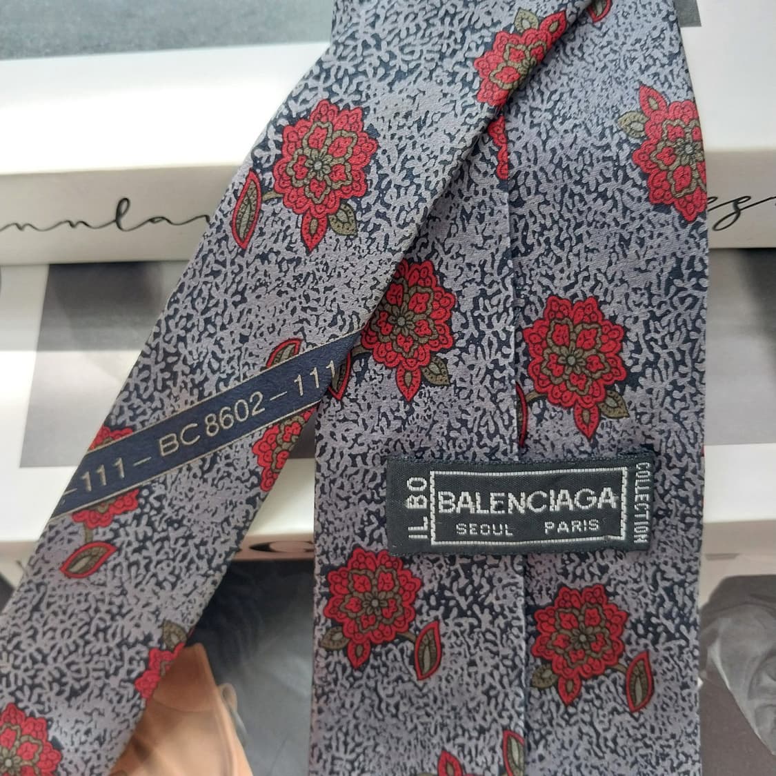 발렌시아가 네이비 플라워 패턴 넥타이 8.7cm A+~A등급 K2734
 상품이미지6
