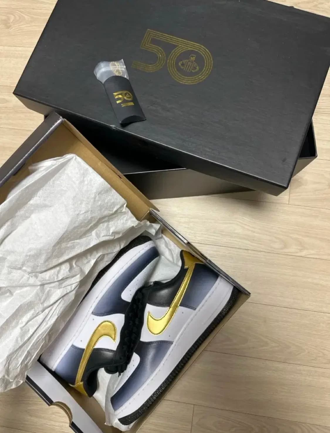 나이키 에어포스1 블랙/화이트/골드  260 상품이미지3