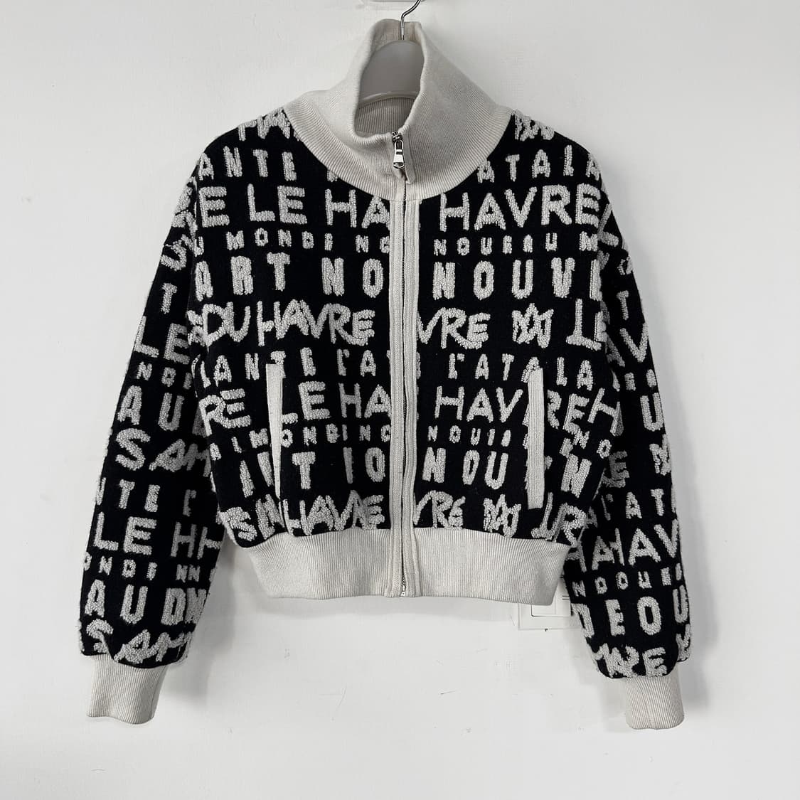 오즈세컨 2024 부클 레터링 집업 니트 가디건 상품이미지4