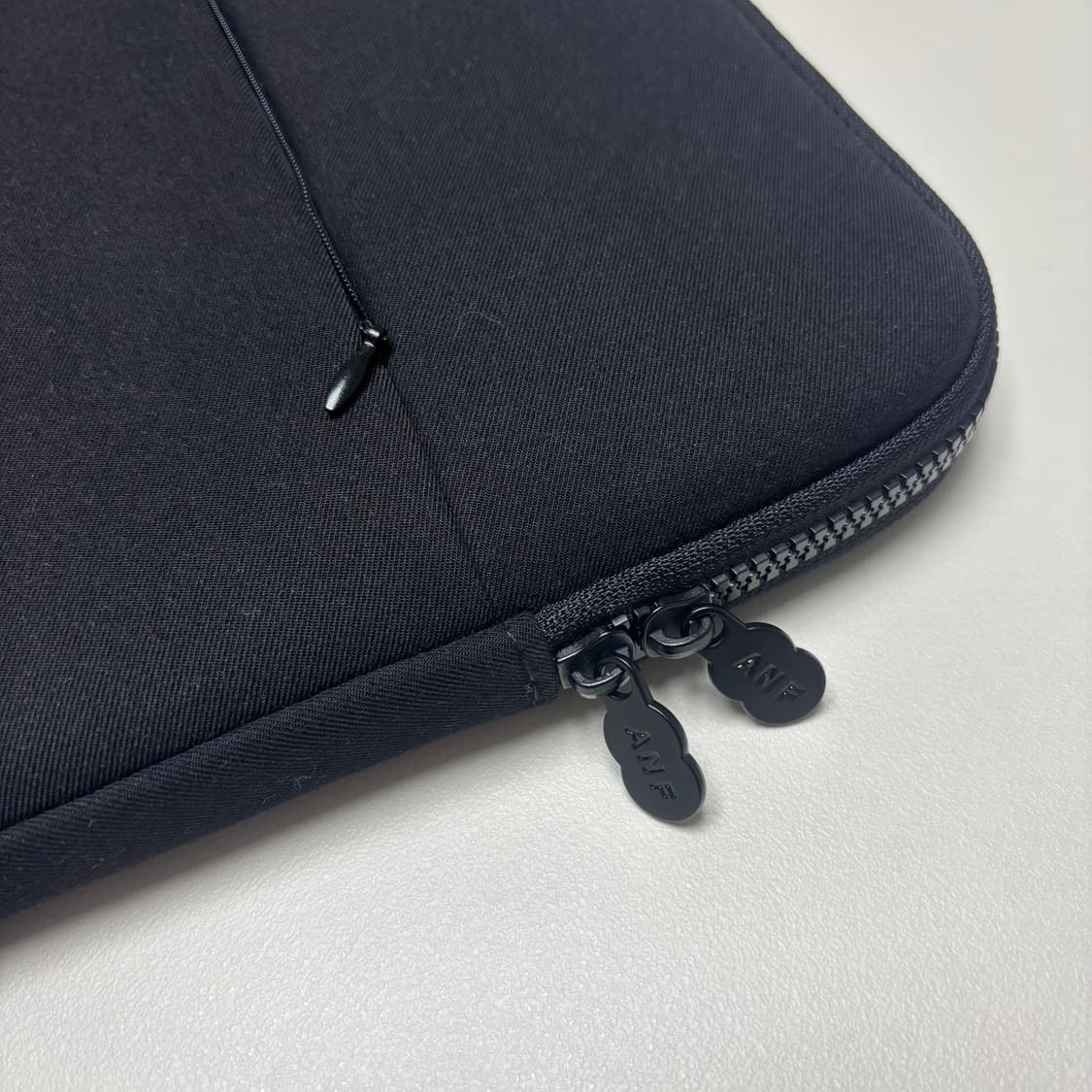 ANF 포켓 노트북파우치 15인치 (사용감 없음) 상품이미지5