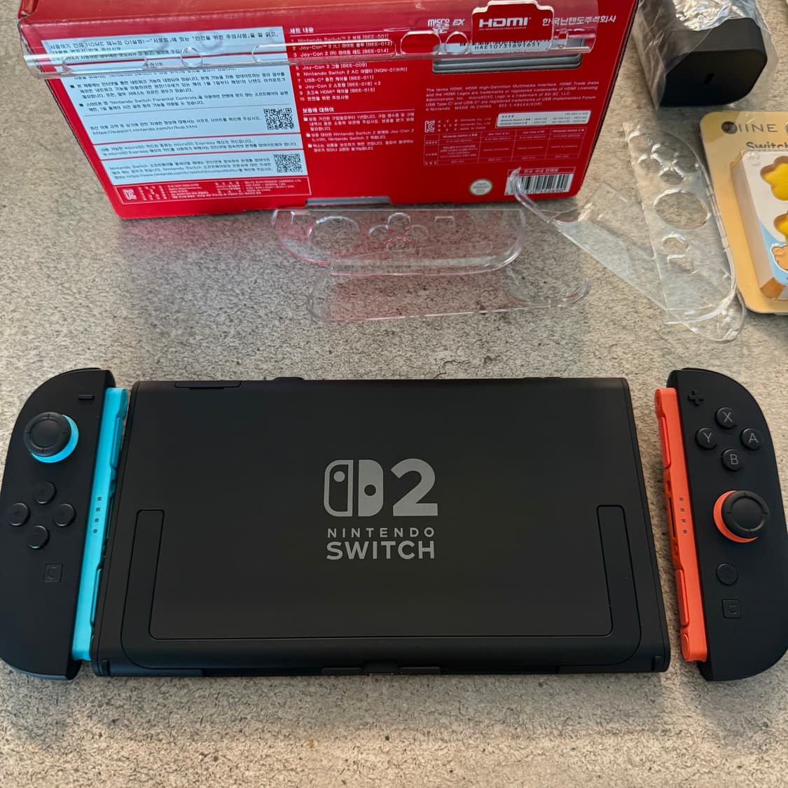 (S급 거의새거) 닌텐도스위치2 일반 풀구성 + 액정필름, 조이콘케이스 상품이미지2