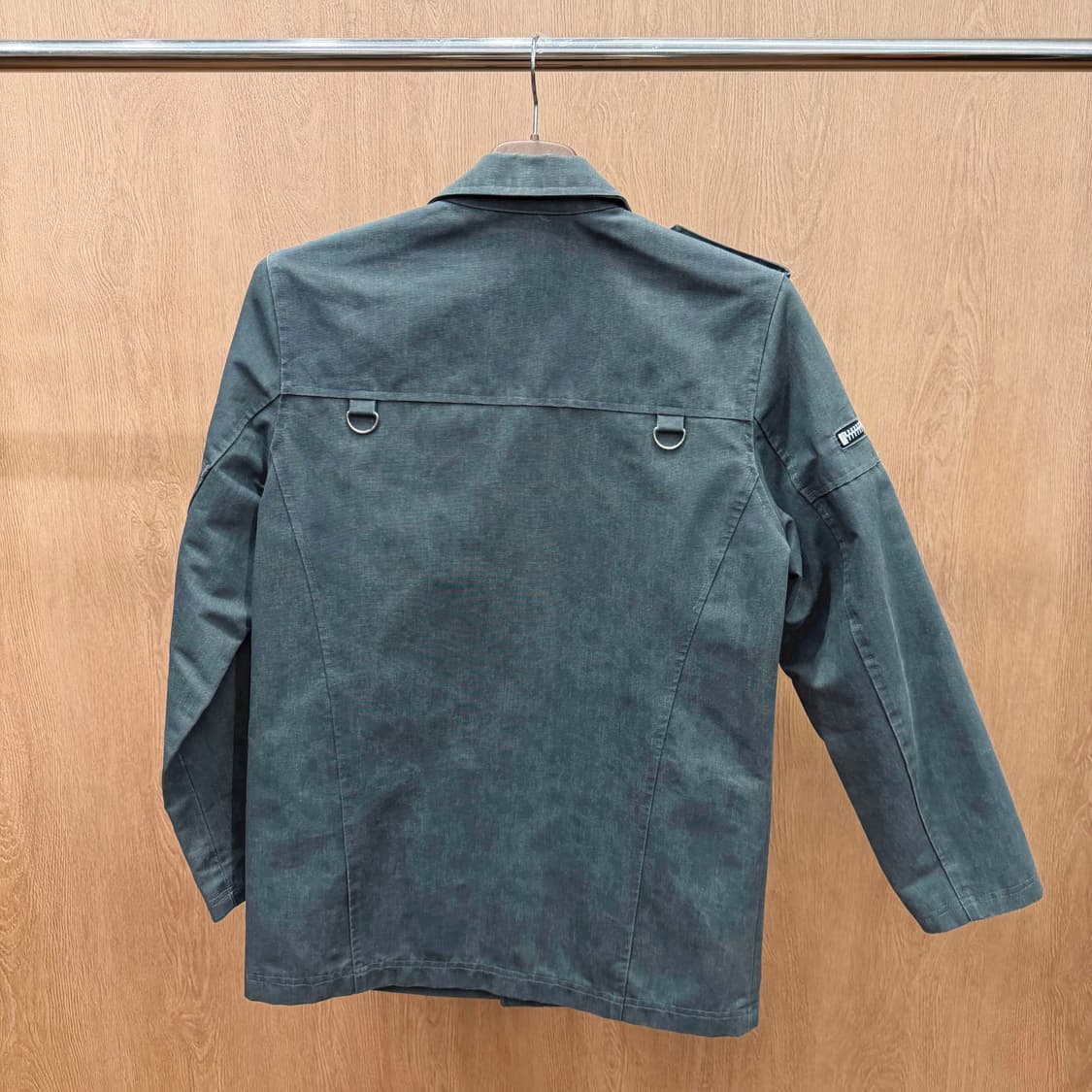 식스 새디즘 밀리터리 필드 자켓 D-링 스트랩 지퍼 포켓 디테일 카키 상품이미지3