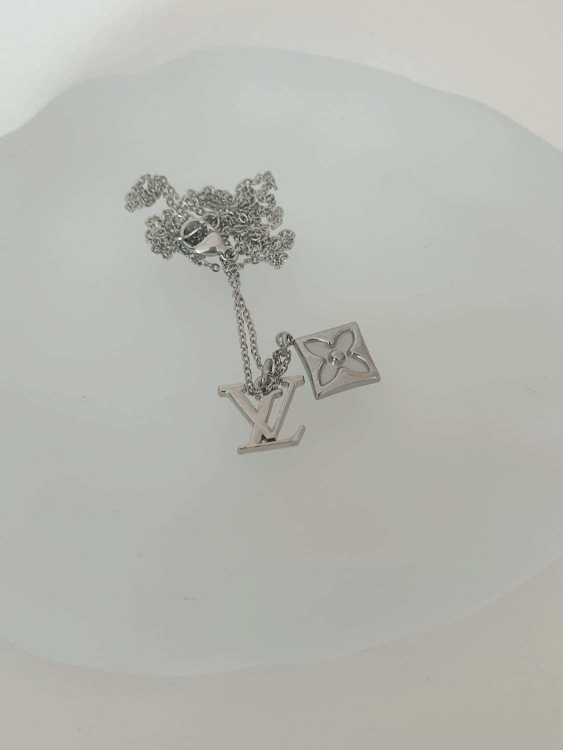 루이비통 클로버 펜던트 업사이클링 목걸이 상품이미지1