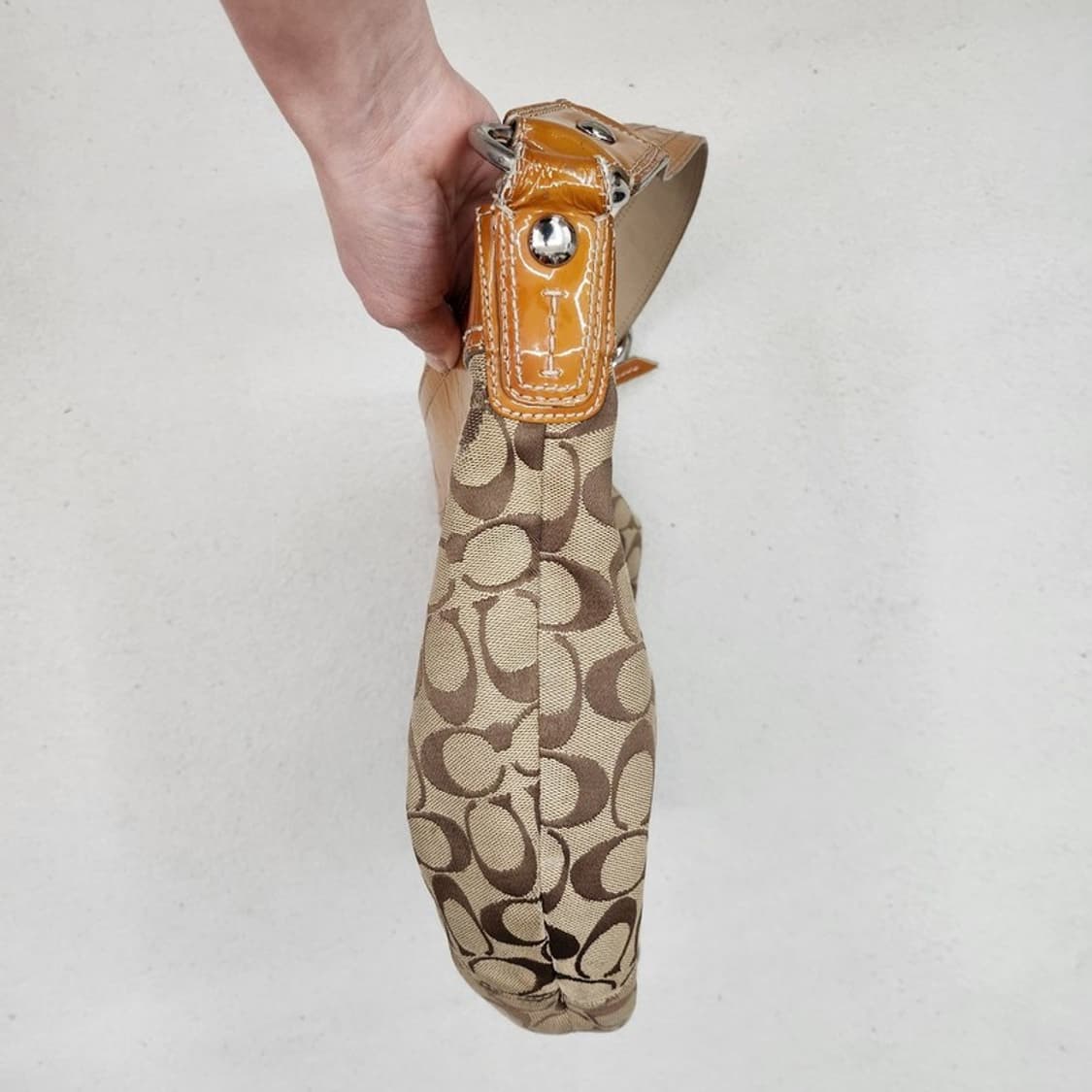 COACH 소호 플리티드 시그니처 숄더백 상품이미지4