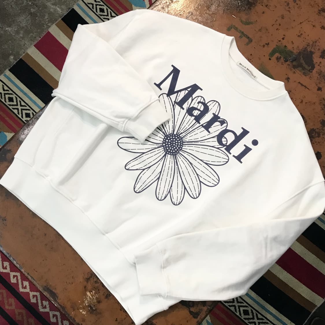 마르디 메크르디 화이트 플라워 프린팅 맨투맨 여성 프리사이즈 상품이미지2