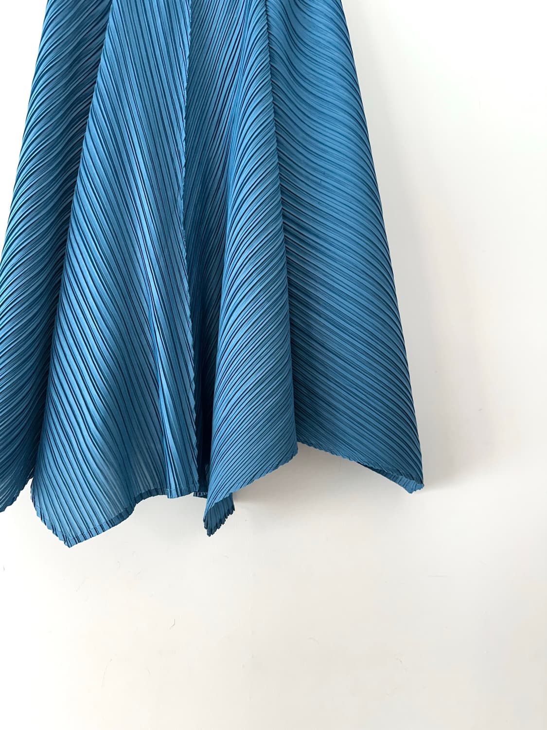 Pleats asymmetric skirt / blue 상품이미지4