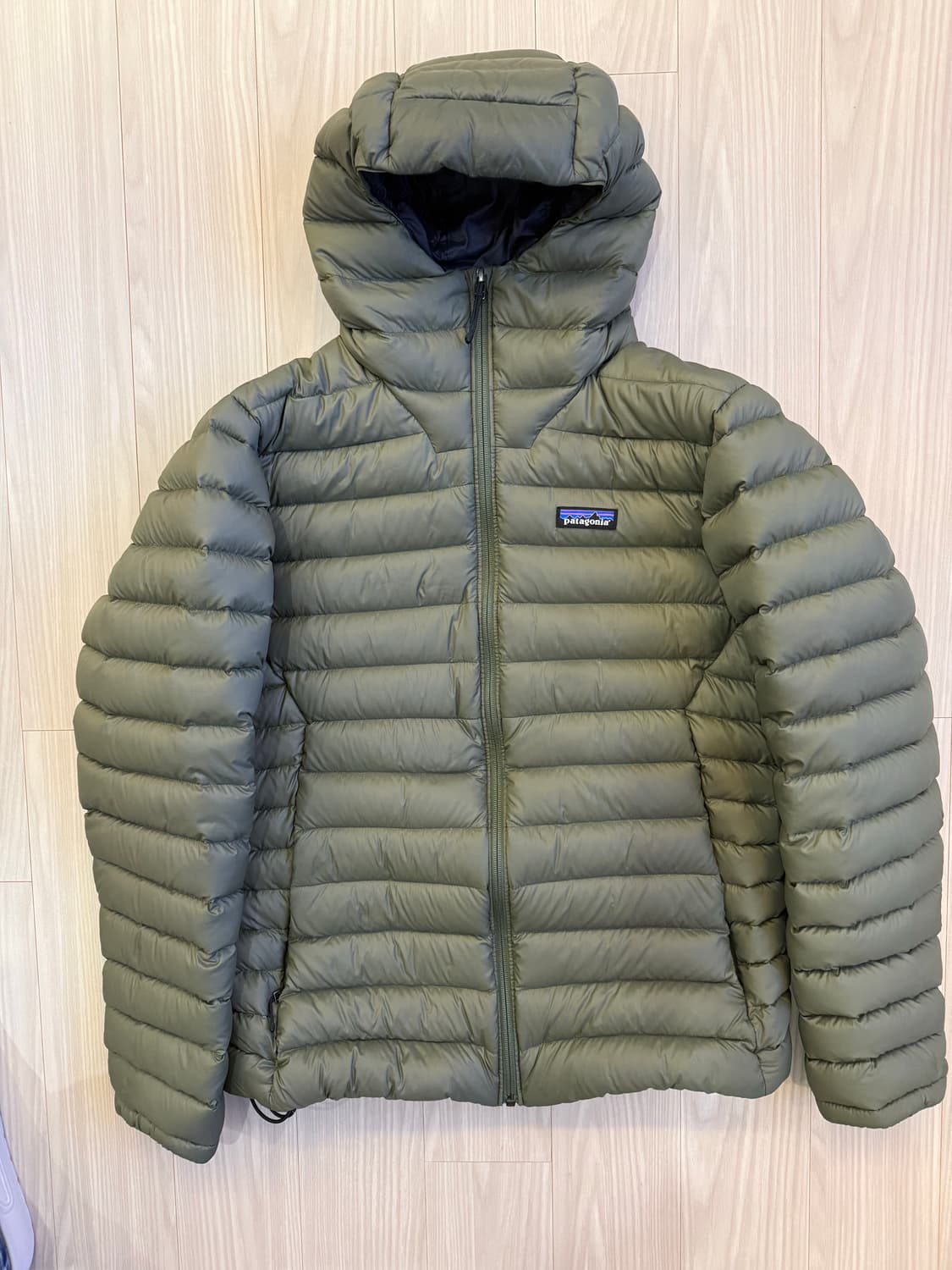 파타고니아 경량패딩 카키 M사이즈 상품이미지1