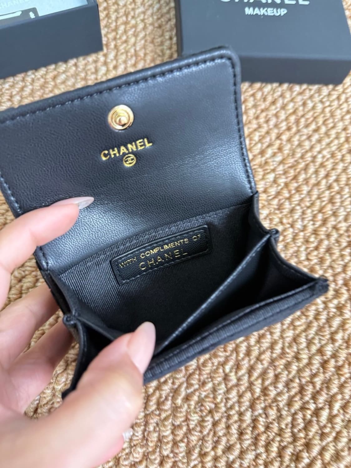  샤넬뷰티 CC로고 리미티드 벨벳 반지갑 풀박스  상품이미지10