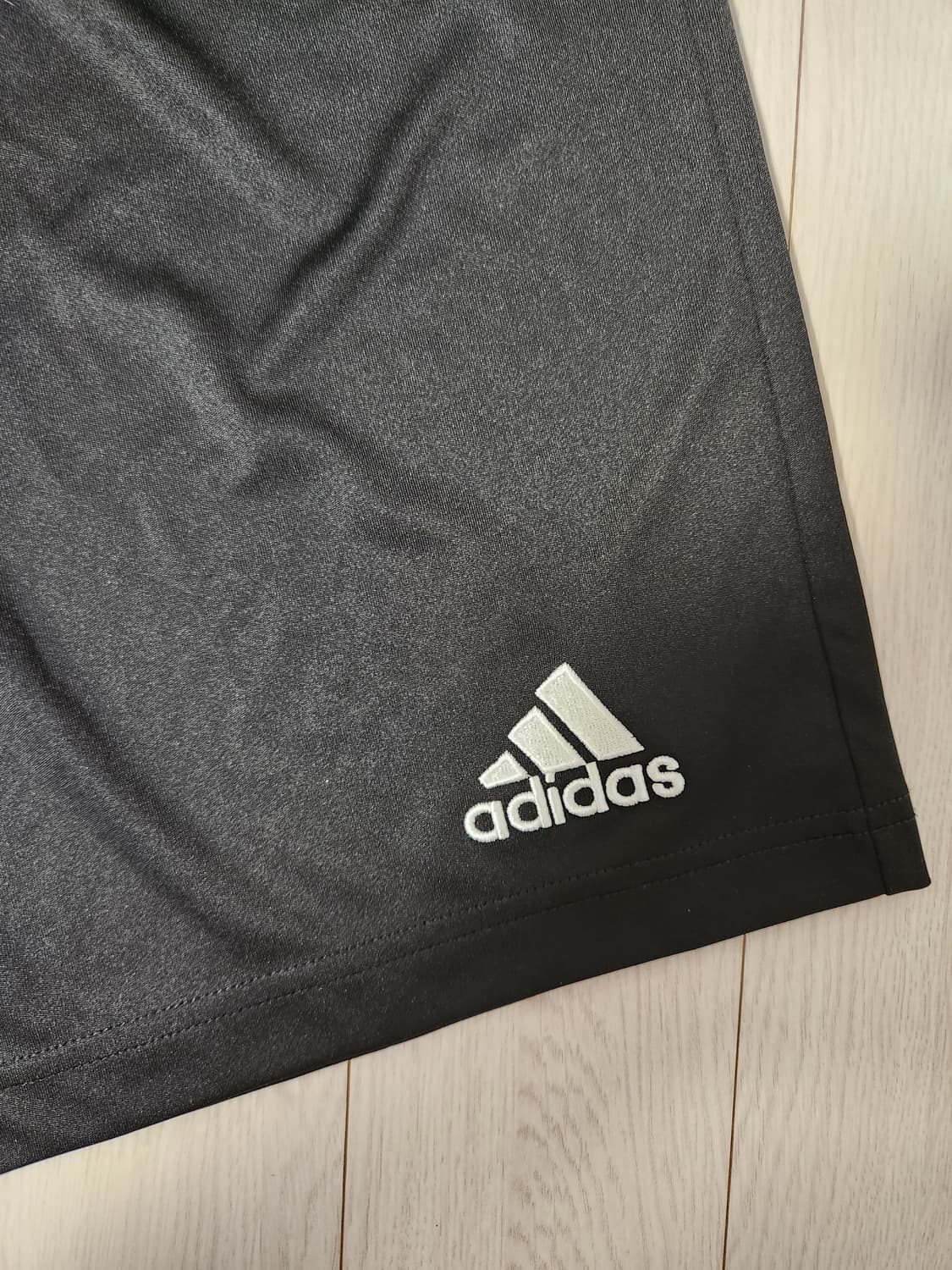 아디다스 블랙 반바지 ent22 sho 사이즈xl(새상품급)
오염 하자없 상품이미지2