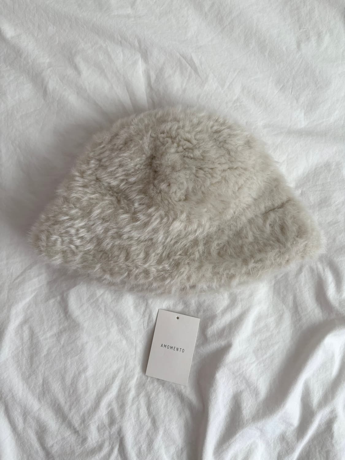(새상품) 아모멘토 헤어리 버킷햇 아이보리 Hairy Bucket Hat 상품이미지3