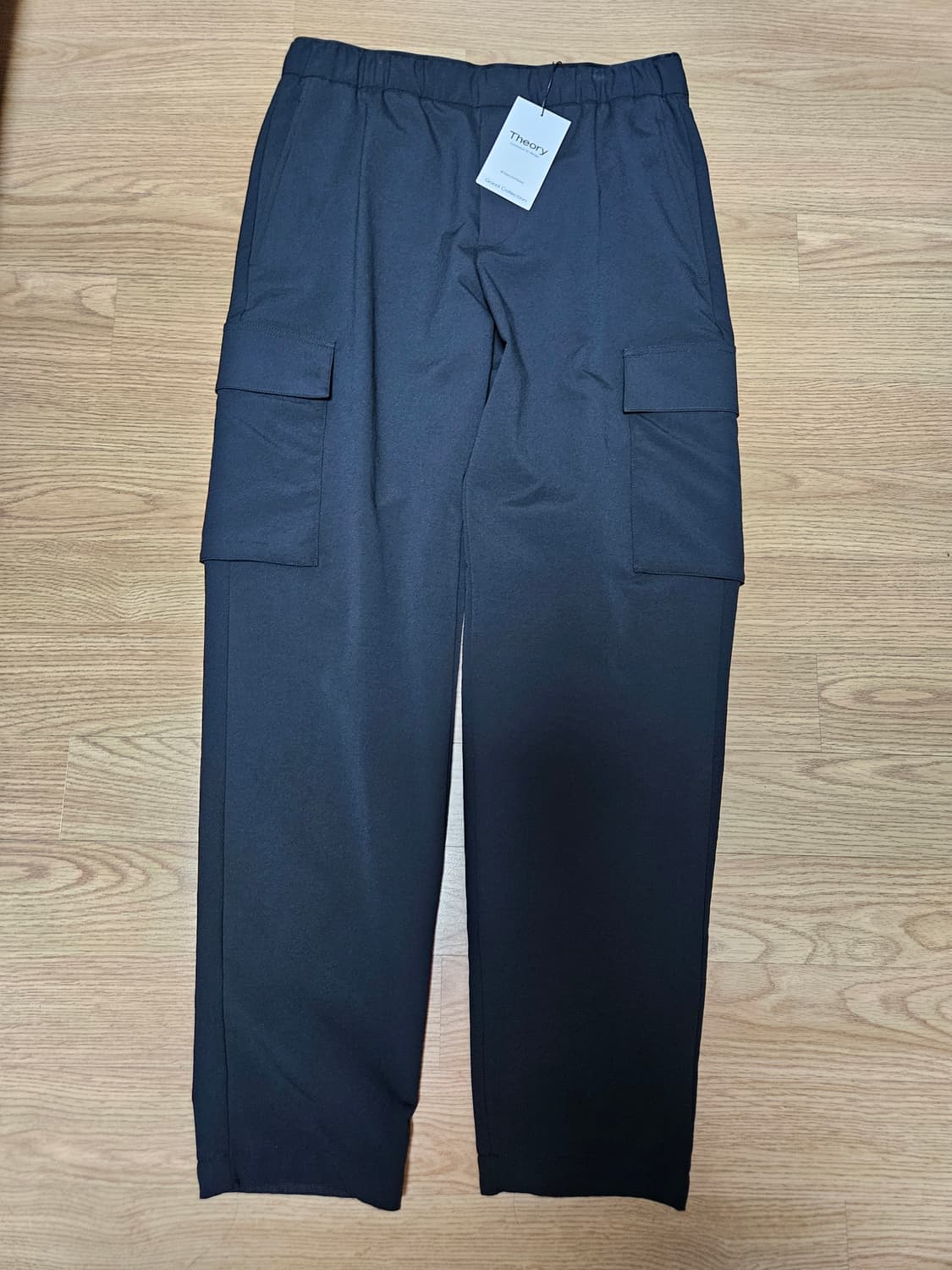 띠어리 뉴린 바람막이 셋업 판매합니다. 상품이미지4