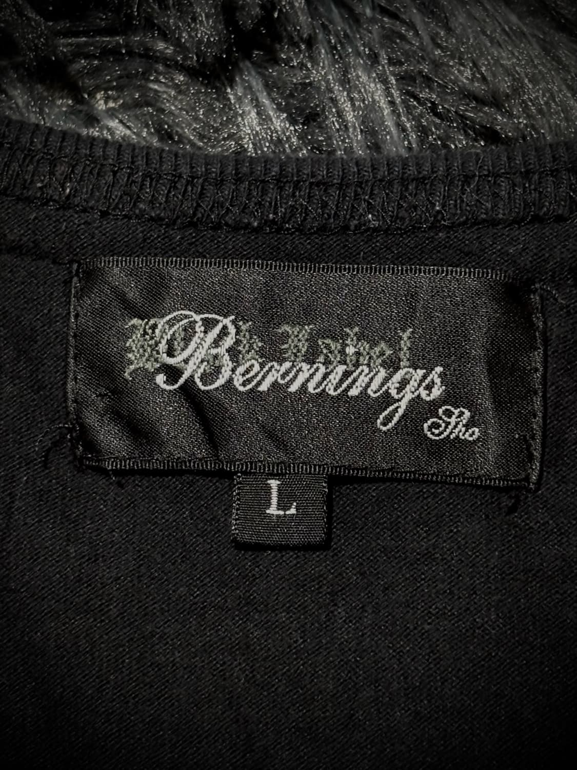 Bernings-Sho 아이렛 고딕 레터링 자수 레이어드 레드 슬리브리스 상품이미지9