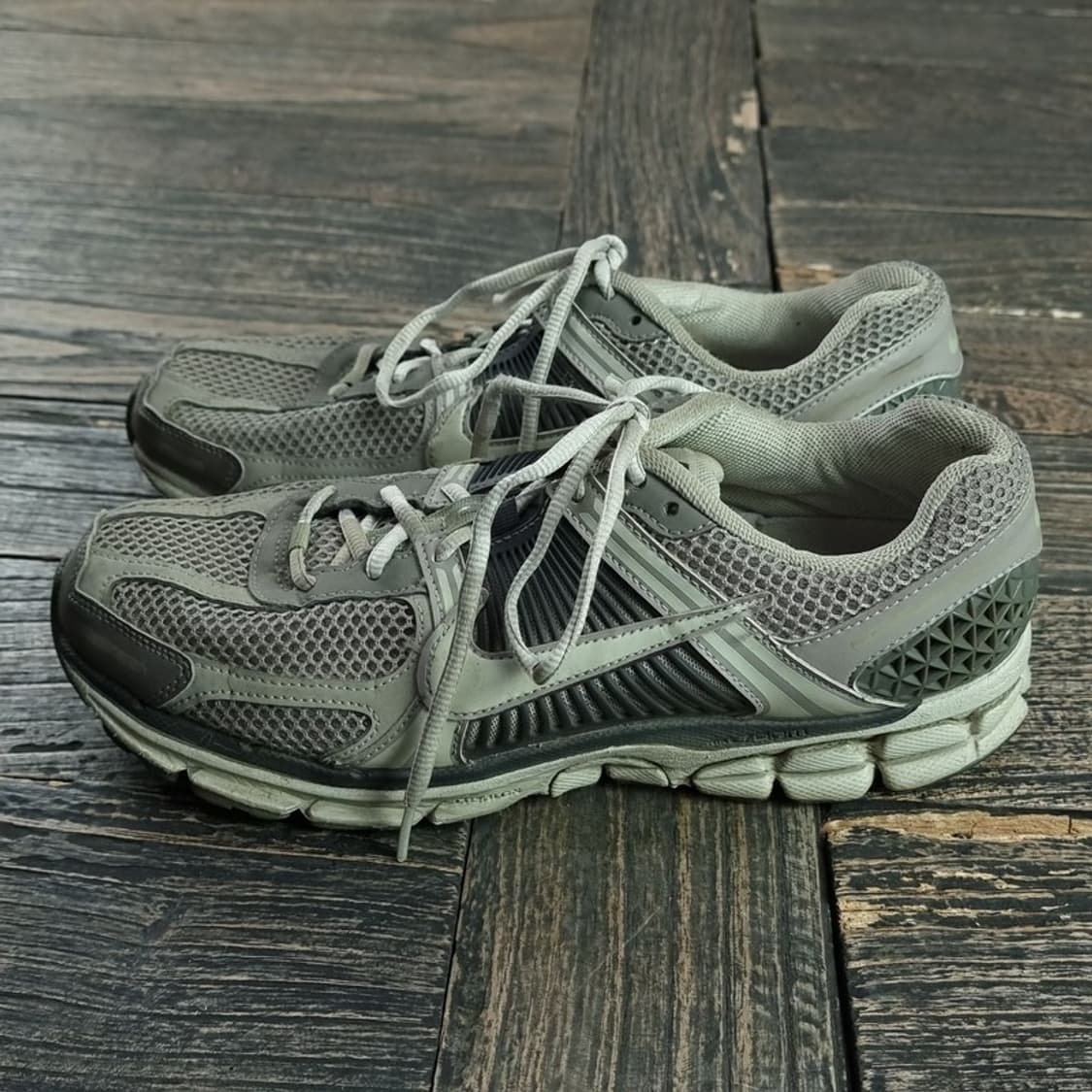 [나이키] 줌 보매로 5 코블스톤 운동화 M19238 상품이미지3