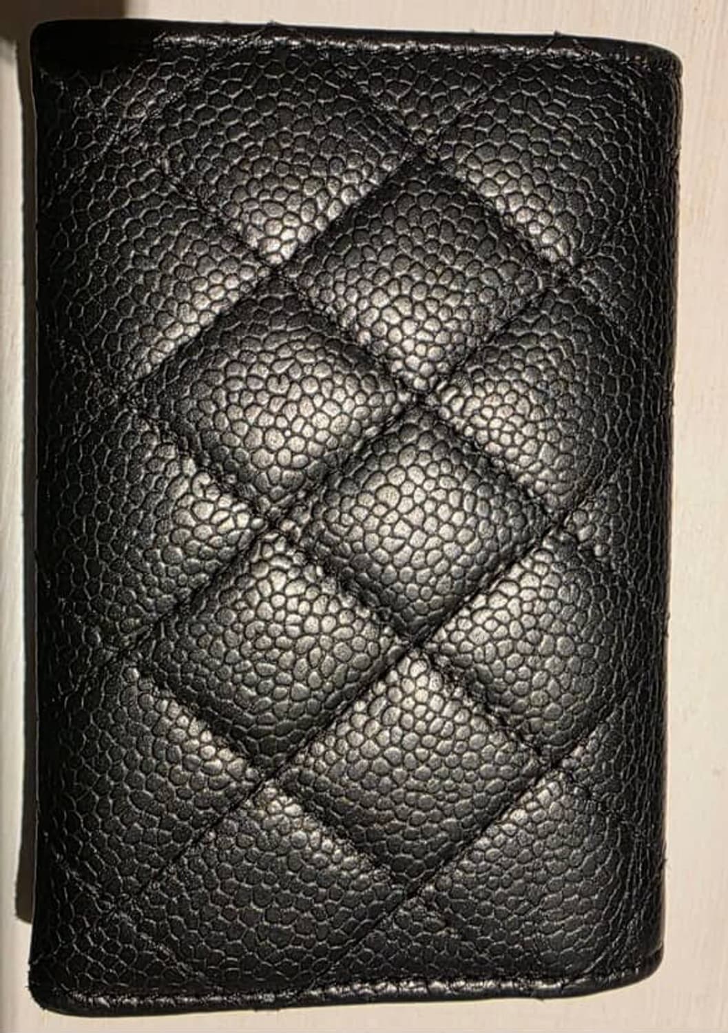 샤넬 똑딱이 클래식 그레인드 카프스킨 실버 메탈 플랩 카드지갑 블랙 상품이미지5