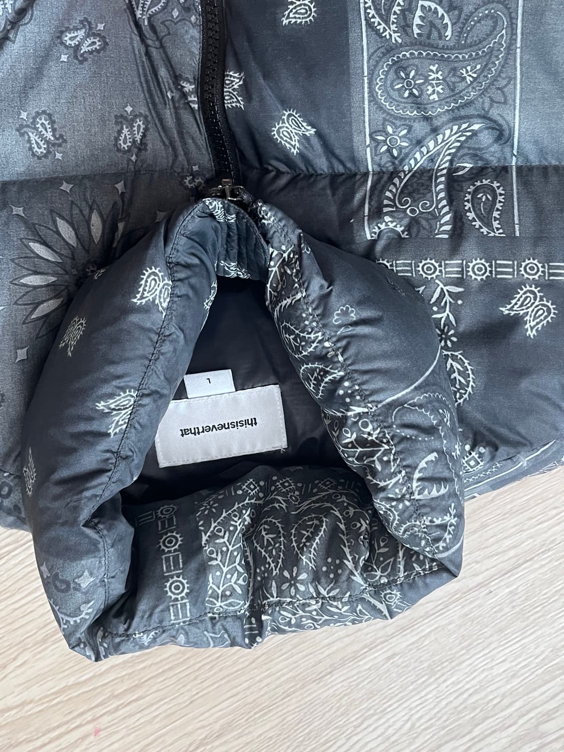 디스이스네버댓 페이즐리 문양 패딩 pertex 상품이미지2