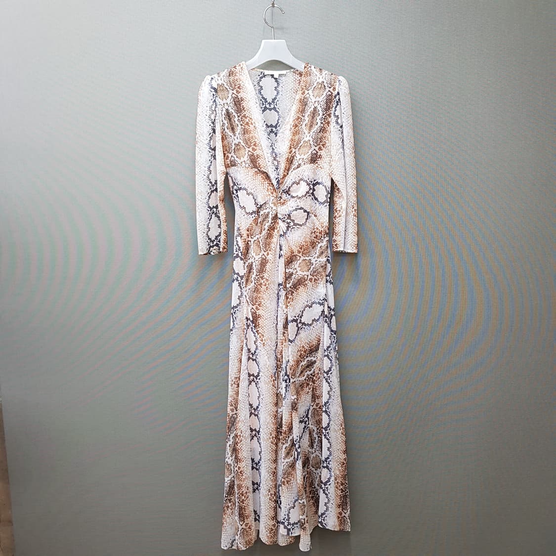 마쥬 뱀피 패턴 V넥 롱 원피스 세트 (슬립  포함) 2사이즈 상품이미지2