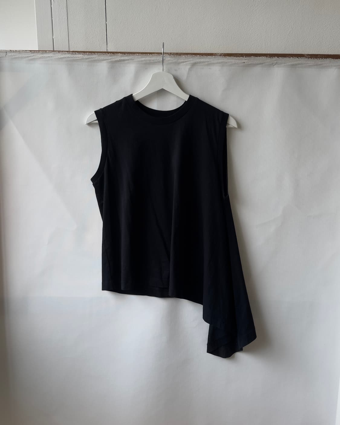 [MM6] Drop Shape Sleeveless 상품이미지1