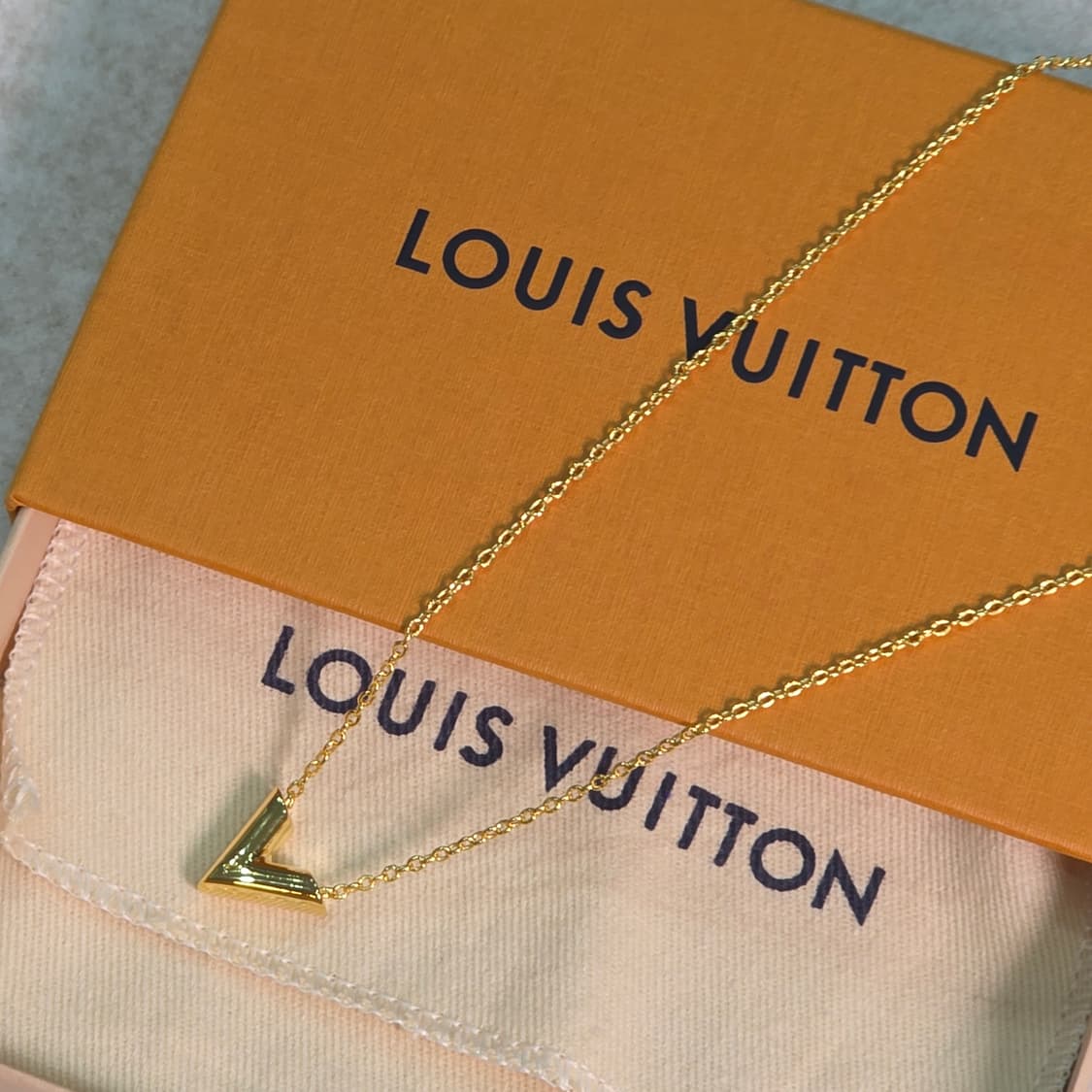 루이비통 에센셜 v 목걸이 상품이미지8