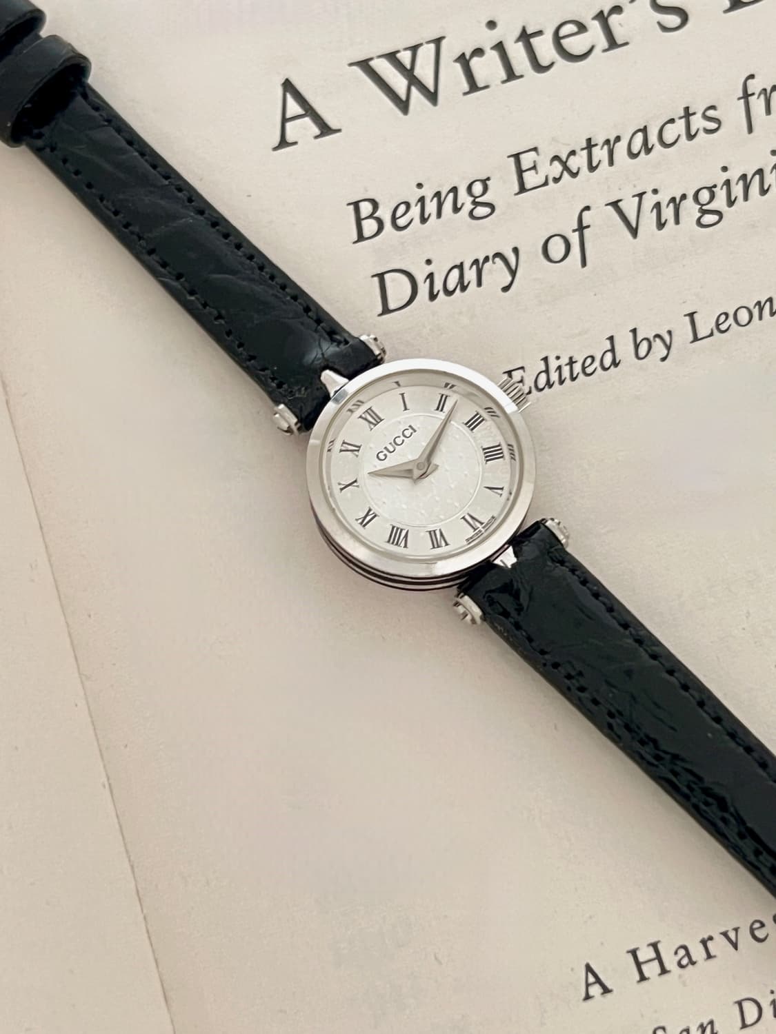 구찌 실버 라운드 여성 시계 / 정품감정 . 케어 상품이미지6