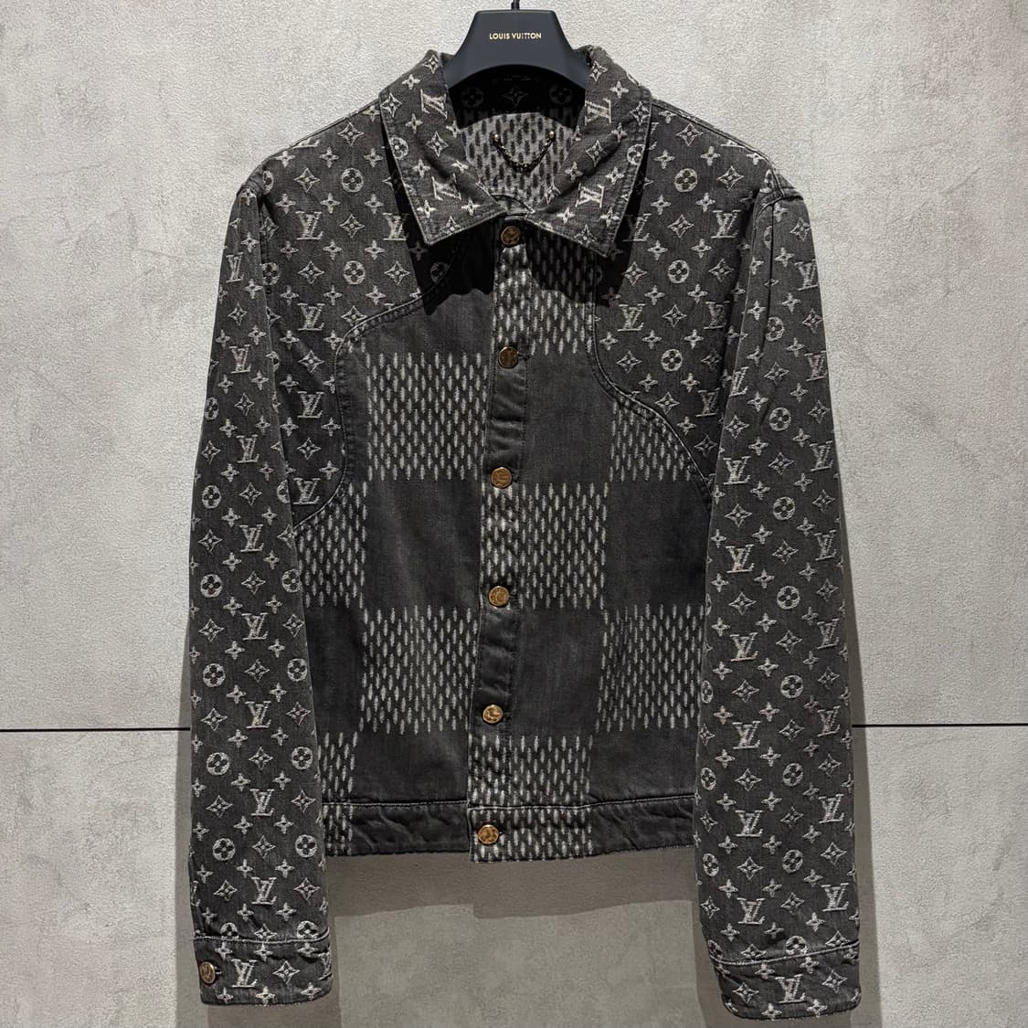 [52 size] 루이비통 니고 데님 트러커 흑청 자켓 상품이미지1